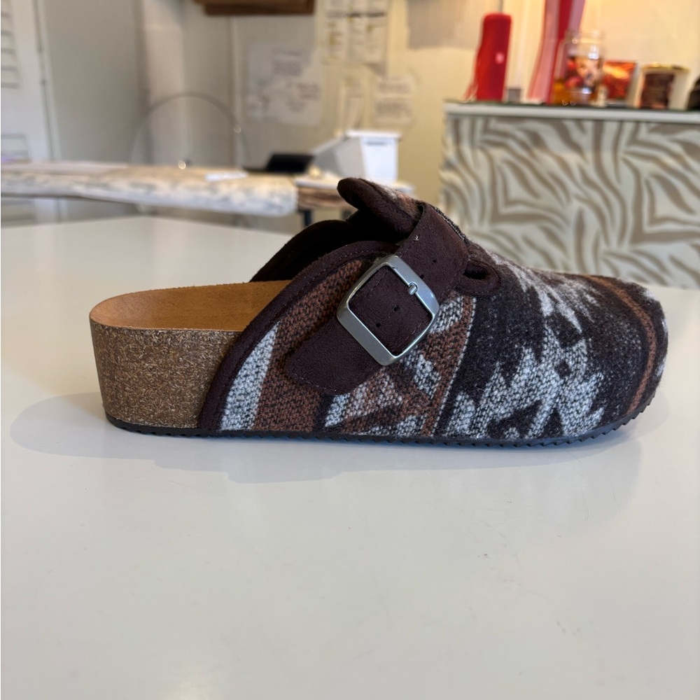 DIRTY LAUNDRY CLOGS! BNIB! - Picture 2 of 4